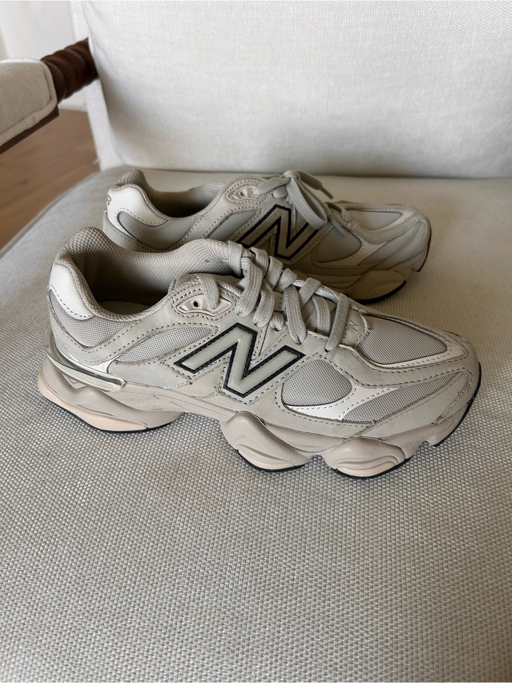 New Balance 9060 Sneakers Grey Beige - Picture 3 of 7